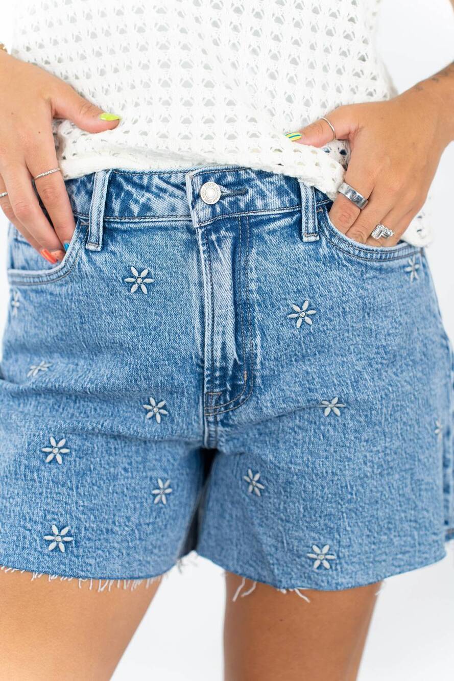 NEW VERVET BY FLYING MONKEY floral denim shorts in daisy